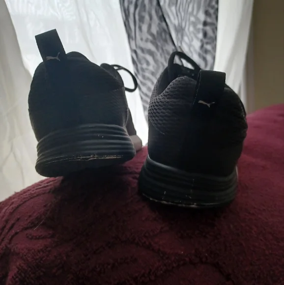 Puma shoes - Picture 3 of 5